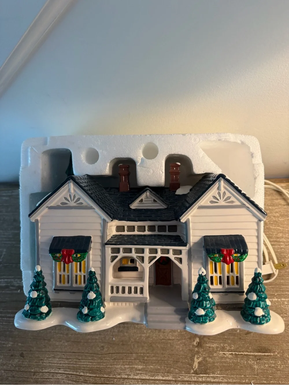 DEPART 56 Snow Village Grandmas Cottage #5420-8